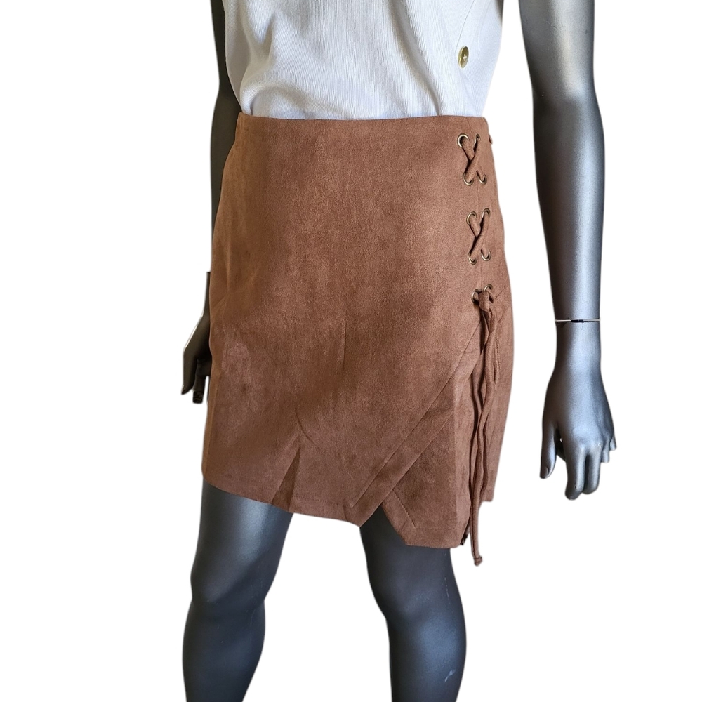 293. NWT Hem & Thread Brown Suede Lace-Up Skirt - Size Medium